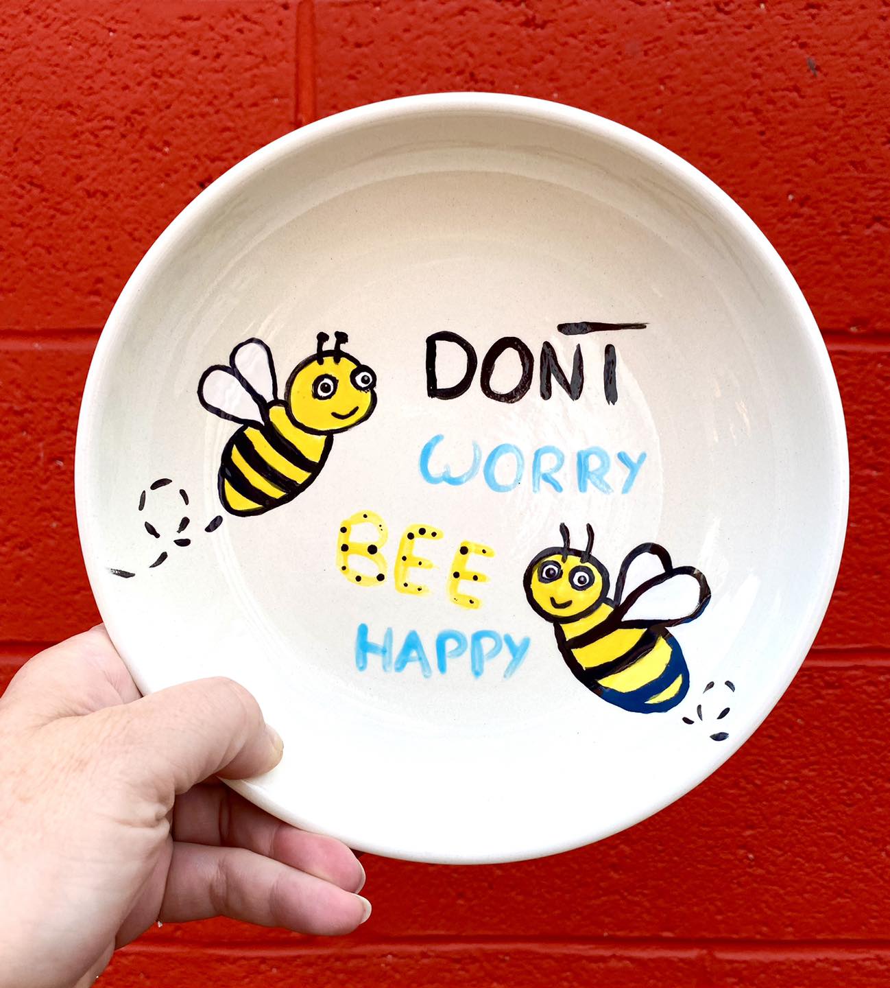 abeilles peinture sur céramique<br />
